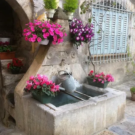 La 21, En Provence, Proche De Couette-café *